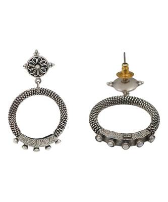 Silver plated pearl circular stud earrings 2