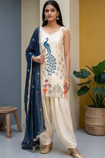 Women Ethnic Motifs Embroidered Regular Kurta with Patiala & With Dupatta
