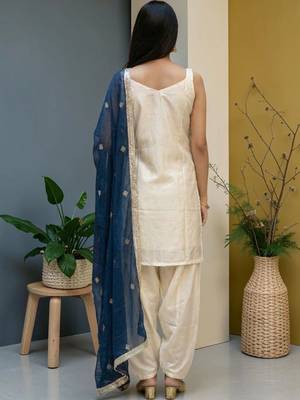 Women Ethnic Motifs Embroidered Regular Kurta with Patiala & With Dupatta 2