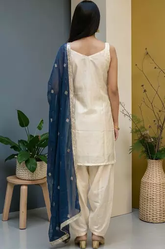Women Ethnic Motifs Embroidered Regular Kurta with Patiala & With Dupatta