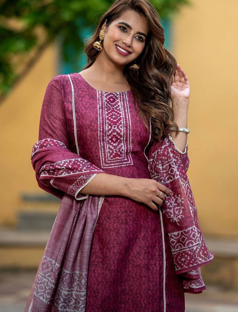 Women Ethnic Motifs Printed Regular Chanderi Silk Kurta with Trousers & With Dupatta