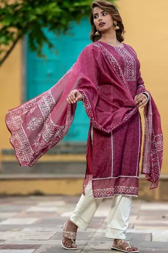 Women Ethnic Motifs Printed Regular Chanderi Silk Kurta with Trousers & With Dupatta