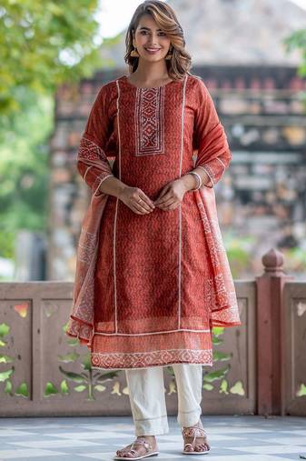 Women Ethnic Motifs Printed Regular Chanderi Silk Kurta with Trousers & With Dupatta