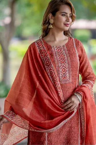 Women Ethnic Motifs Printed Regular Chanderi Silk Kurta with Trousers & With Dupatta