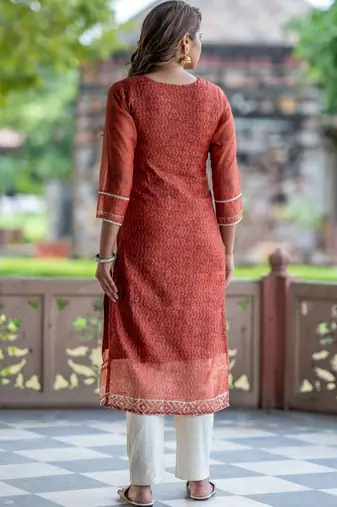 Women Ethnic Motifs Printed Regular Chanderi Silk Kurta with Trousers & With Dupatta