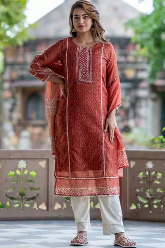 Women Ethnic Motifs Printed Regular Chanderi Silk Kurta with Trousers & With Dupatta