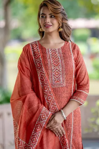 Women Ethnic Motifs Printed Regular Chanderi Silk Kurta with Trousers & With Dupatta
