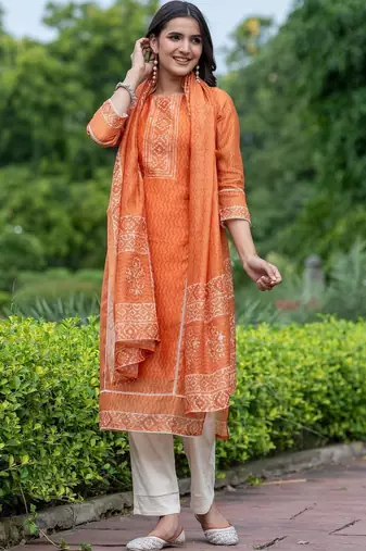 Women Ethnic Motifs Printed Regular Chanderi Silk Kurta with Trousers & With Dupatta