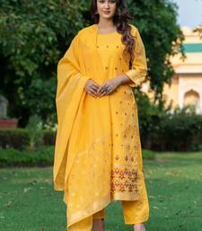 Women Ethnic Motifs Regular Kurta with Trousers & With Dupatta