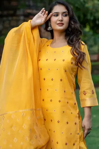Women Ethnic Motifs Regular Kurta with Trousers & With Dupatta
