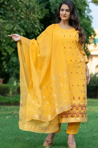 Women Ethnic Motifs Regular Kurta with Trousers & With Dupatta