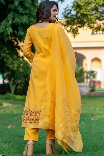 Women Ethnic Motifs Regular Kurta with Trousers & With Dupatta