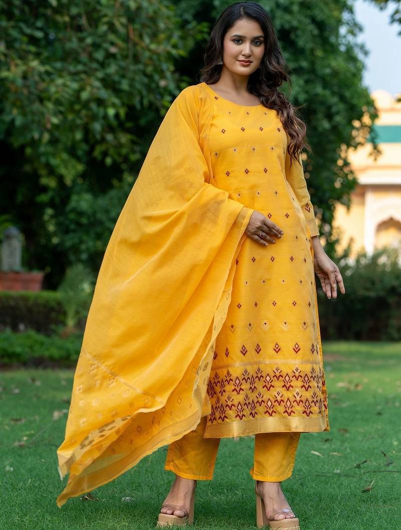 Women Ethnic Motifs Regular Kurta with Trousers & With Dupatta