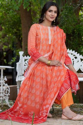 Women Ethnic Motifs Printed Regular Kurta with Trousers & With Dupatta