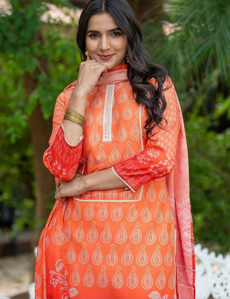 Women Ethnic Motifs Printed Regular Kurta with Trousers & With Dupatta