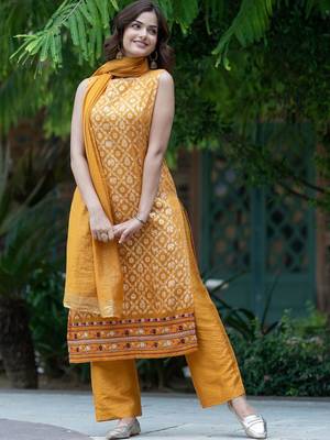 Women Ethnic Motifs Regular Kurta with Trousers & With Dupatta 1