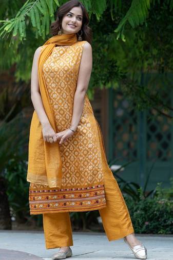 Women Ethnic Motifs Regular Kurta with Trousers & With Dupatta