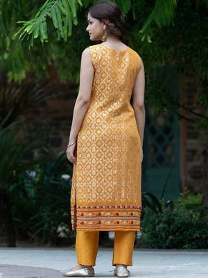 Women Ethnic Motifs Regular Kurta with Trousers & With Dupatta 4