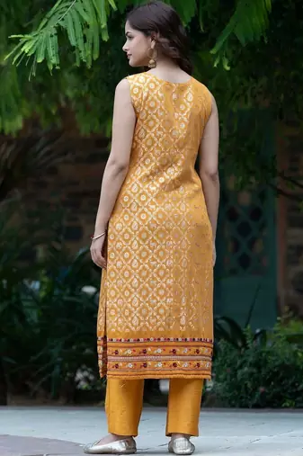 Women Ethnic Motifs Regular Kurta with Trousers & With Dupatta