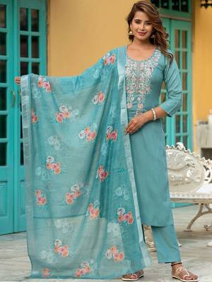 Women Floral Embroidered Regular Thread Work Kurta with Trousers & With Dupatta 1