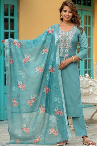 Women Floral Embroidered Regular Thread Work Kurta with Trousers & With Dupatta