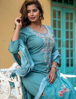 Women Floral Embroidered Regular Thread Work Kurta with Trousers & With Dupatta 2