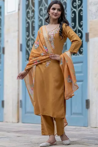 Women Floral Embroidered Regular Thread Work Kurta with Trousers & With Dupatta