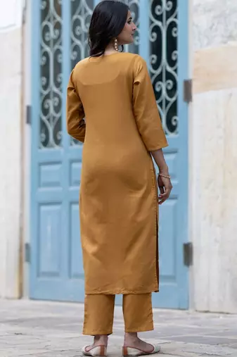 Women Floral Embroidered Regular Thread Work Kurta with Trousers & With Dupatta
