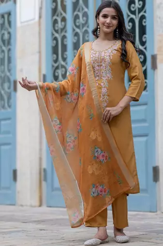 Women Floral Embroidered Regular Thread Work Kurta with Trousers & With Dupatta