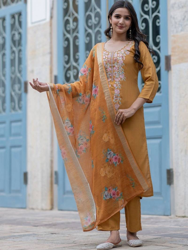 Women Floral Embroidered Regular Thread Work Kurta with Trousers & With Dupatta