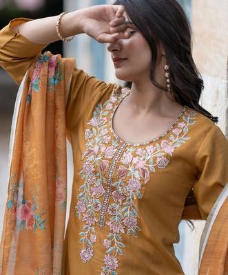 Women Floral Embroidered Regular Thread Work Kurta with Trousers & With Dupatta 6