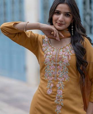 Women Floral Embroidered Regular Thread Work Kurta with Trousers & With Dupatta 7