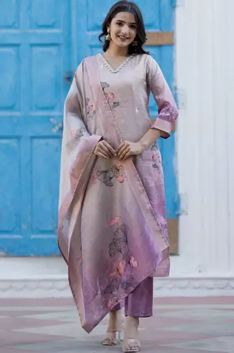 Women Floral Printed Regular Chanderi Silk Kurta with Trousers & With Dupatta