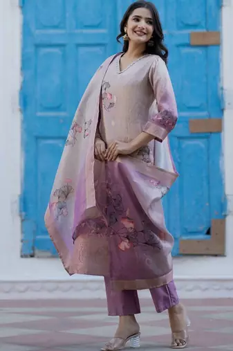 Women Floral Printed Regular Chanderi Silk Kurta with Trousers & With Dupatta