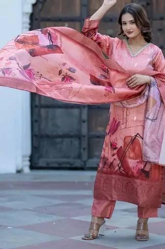 Women Floral Printed Regular Beads and Stones Chanderi Silk Kurta with Trousers & With Dupatta