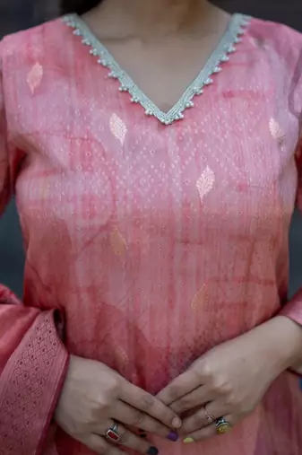 Women Floral Printed Regular Beads and Stones Chanderi Silk Kurta with Trousers & With Dupatta