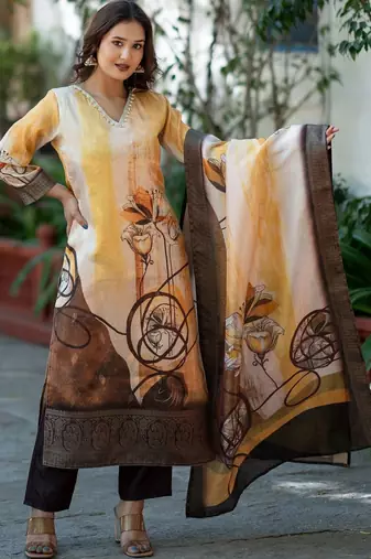 Women Floral Printed Regular Chanderi Silk Kurta with Trousers & With Dupatta