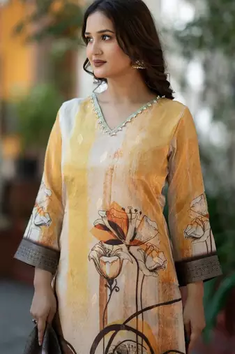Women Floral Printed Regular Chanderi Silk Kurta with Trousers & With Dupatta