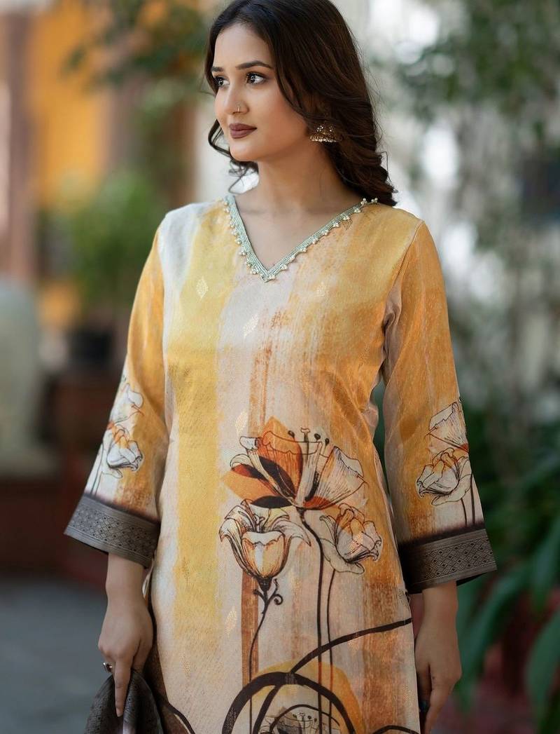 Women Floral Printed Regular Chanderi Silk Kurta with Trousers & With Dupatta