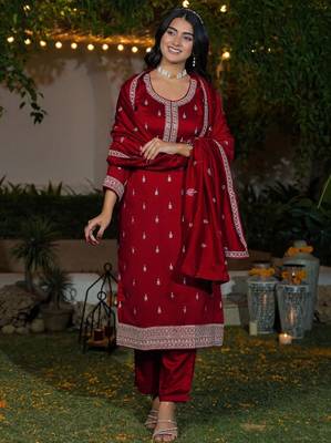 Red silk blend embroidered kurta set 1