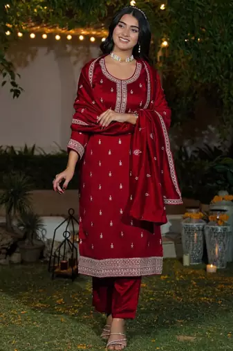 Red silk blend embroidered kurta set