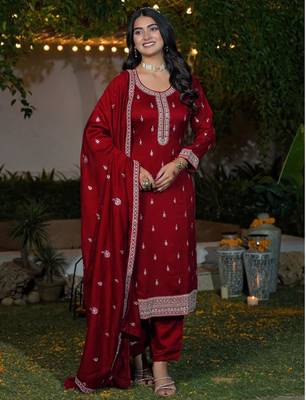 Red silk blend embroidered kurta set 2
