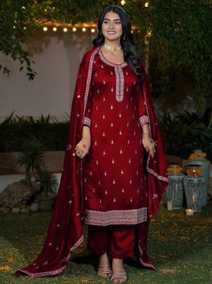 Red silk blend embroidered kurta set 3