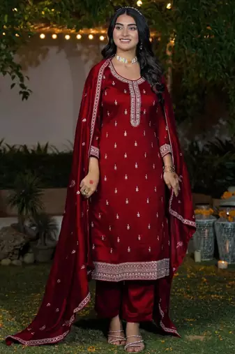 Red silk blend embroidered kurta set