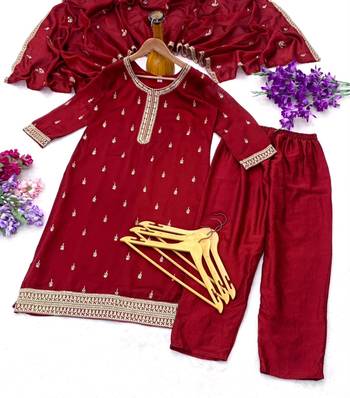 Red silk blend embroidered kurta set 4