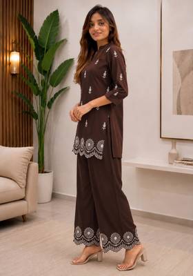 Brown silk blend embroidered kurta set 2