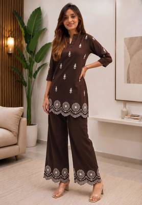 Brown silk blend embroidered kurta set 3