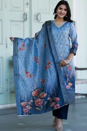 Women Floral Printed Regular Chanderi Silk Kurta with Trousers & With Dupatta