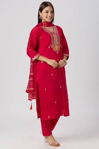 Red silk blend embroidered kurta set