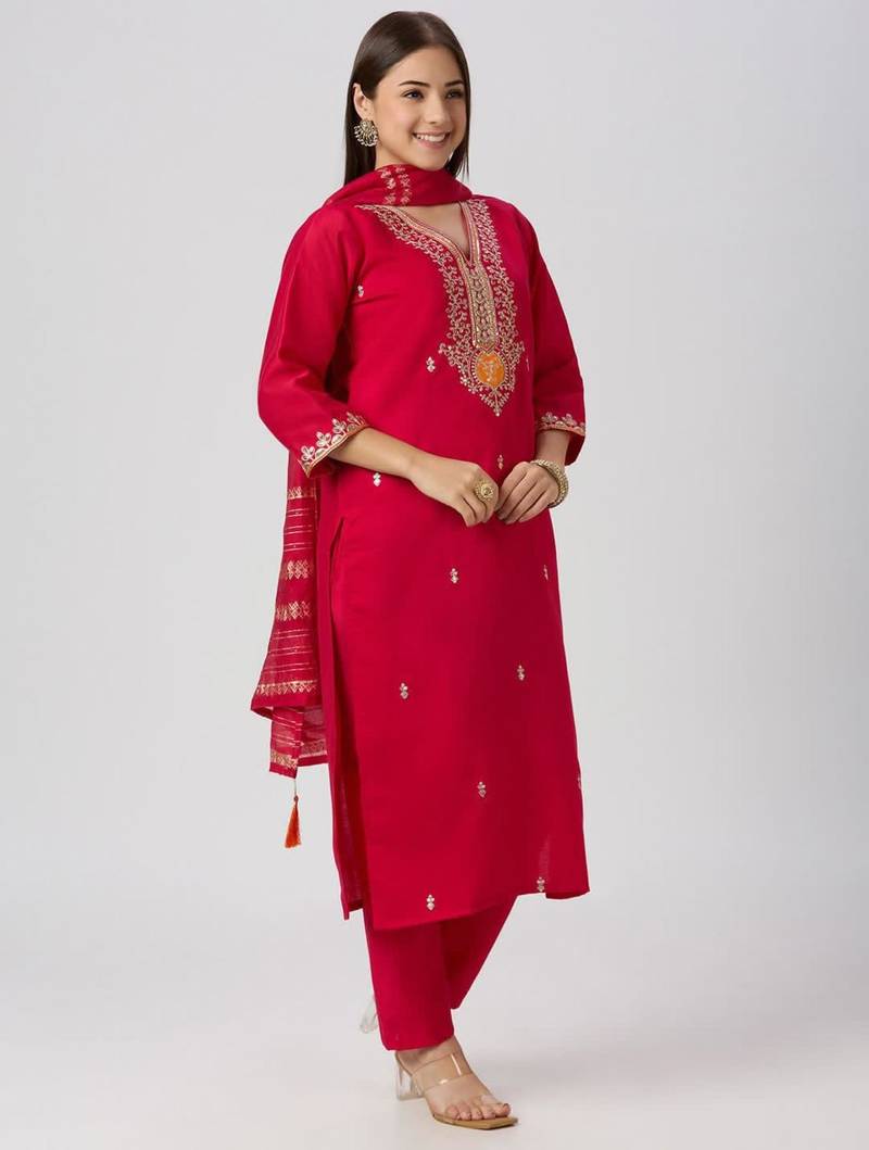 Red silk blend embroidered kurta set